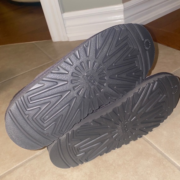 Children’s Grey Knit Uggs - Picture 4 of 4